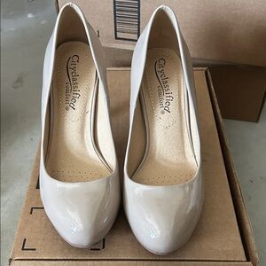 Cityclassified Women's Beige Patent Heels